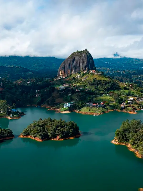 Embalse y Piedra del Peñol, Guatapé