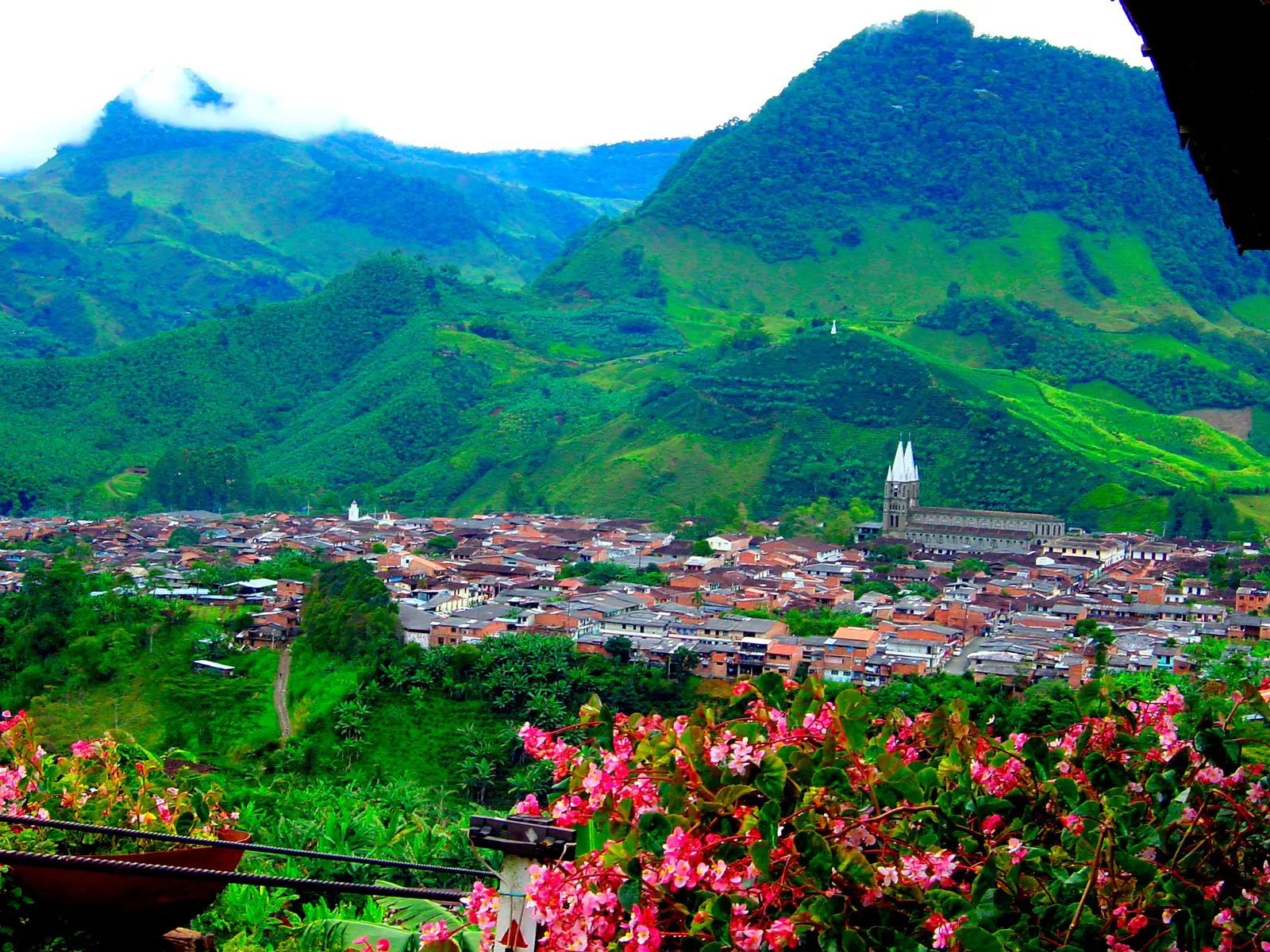 Jardín, Antioquia, entre flores y montañas